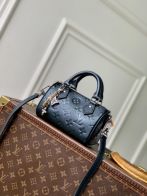 ルイヴィトン ブランド コピー ミニボストンバッグ モノグラムエンボス 2WAY仕様 コンパクト設計 高品質