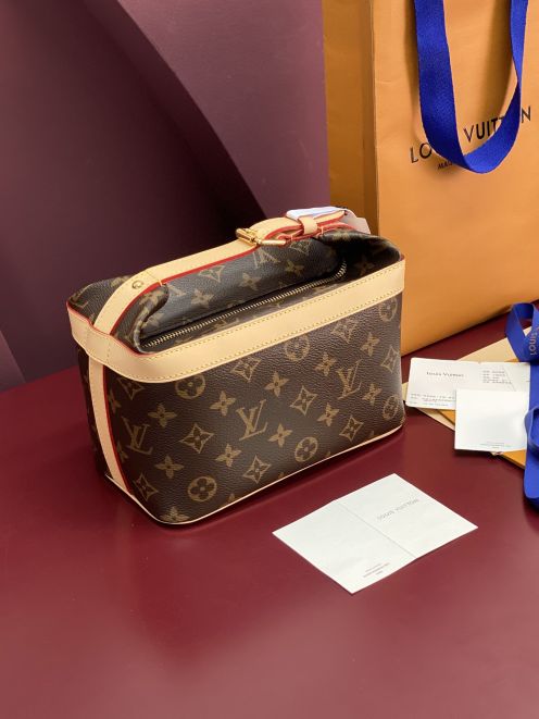 ルイヴィトン ブランド コピー モノグラム バニティバッグ レザートリム収納ケース 上質感