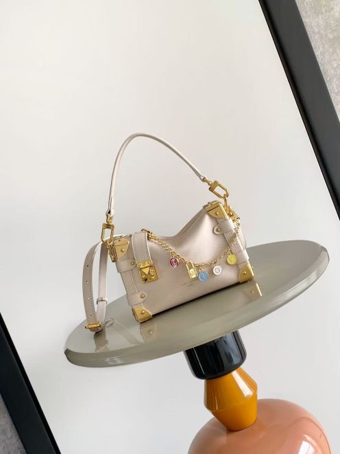 ルイヴィトン ブランド コピー ミニボストンバッグ トランク風デザイン 上質レザー仕様 本格派モデル