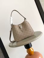 ルイヴィトン ハイブランド ショルダーバッグ モノグラムパンチング レザー仕様 丁寧な縫製 上質感