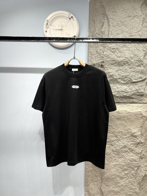 ディオール 本物級コピー 半袖Tシャツ ミニロゴ刺繍 ミニマルデザイン 精密ディテール
