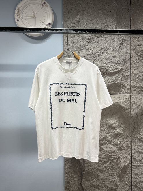 ディオール ブランド コピー 半袖Tシャツ フロントグラフィックデザイン アートプリント 上質感
