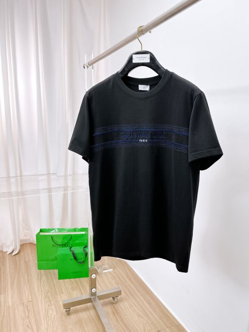 ディオール 格安 ロゴラインTシャツ ダークトーン刺繍風デザイン 上質コットン仕様 高評価モデル