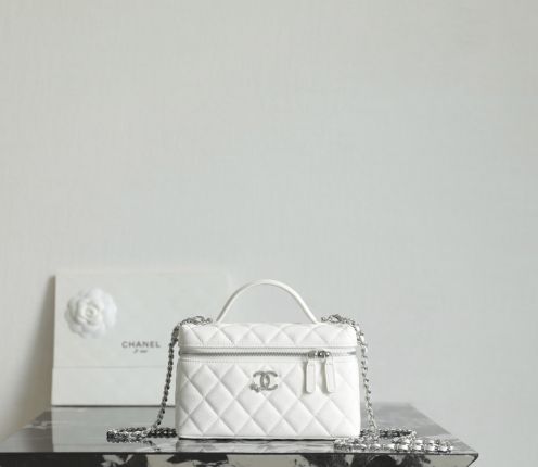 シャネル ハイブランド バニティバッグ チェーンショルダー キルティングデザイン 上質感