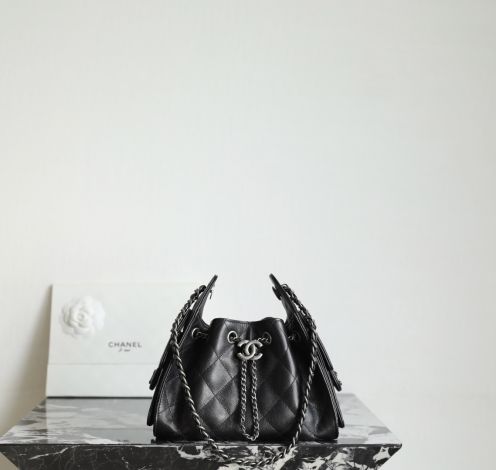シャネル n級 ドローストリングチェーンバッグ キルティングレザー仕様 新作