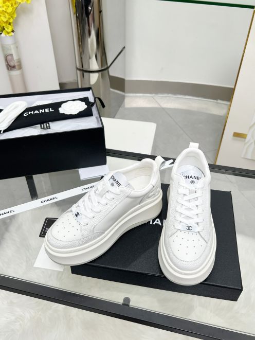 シャネル ハイブランド 厚底スニーカー レザーデザイン 本革使用