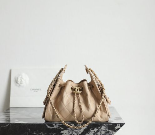 シャネル スーパーコピー ドローストリングバッグ チェーンショルダー キルティング仕様 上質感