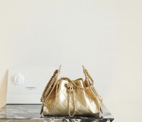 シャネル スーパーコピー ドローストリングチェーンバッグ キルティングレザー仕様 高級感仕上げ