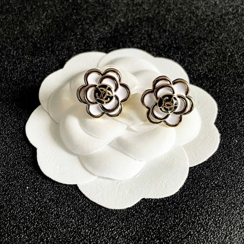 シャネル スーパーコピー カメリアピアス フラワーデザイン エレガント仕上げ 定番