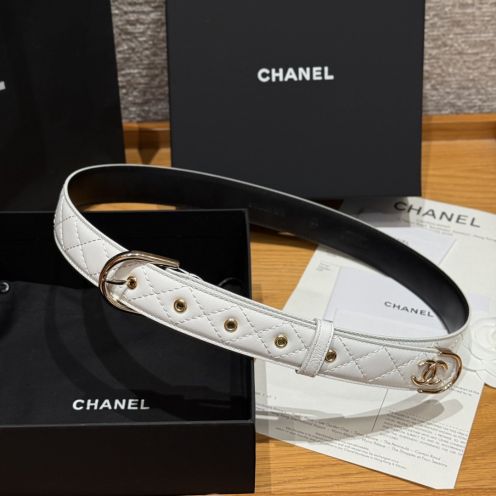 シャネル ブランド コピー キルティングベルト ホワイトレザー ゴールド金具 上質感