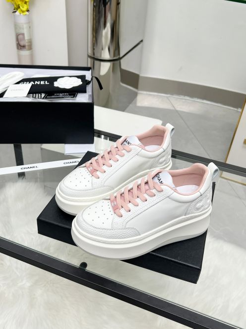 シャネル スーパーコピー レザースニーカー ピンクレース厚底デザイン 上質感