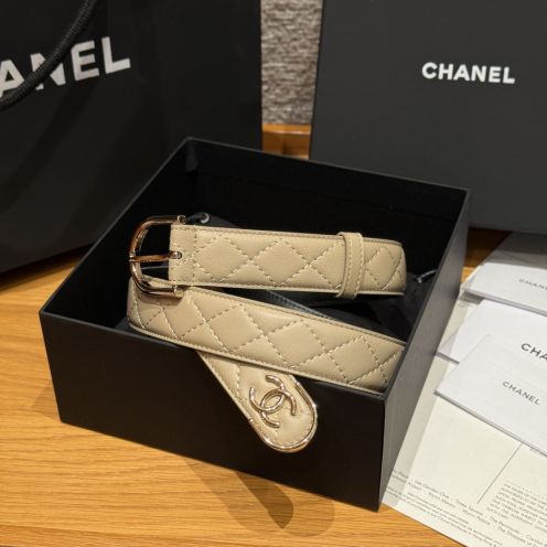 シャネル スーパーコピー キルティングレザーベルト CCロゴ金具 エレガントデザイン 定番
