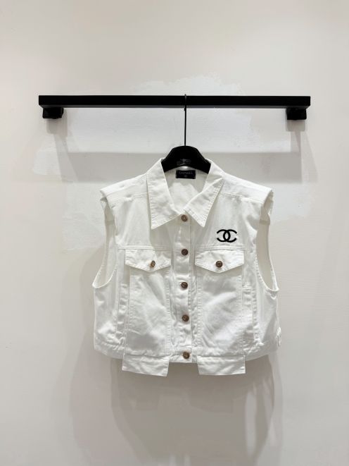 シャネル 本物級コピー ノースリーブデニムベスト ロゴ刺繍デザイン 精密ディテール