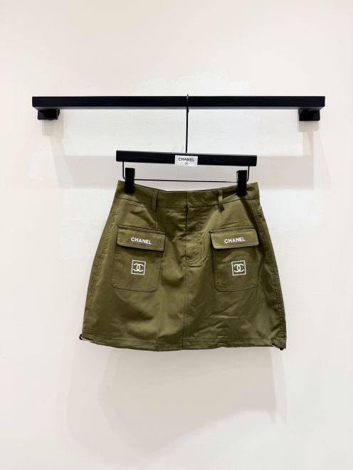 シャネル ハイブランド ミニスカート カーゴポケットデザイン ロゴプリント 高評価