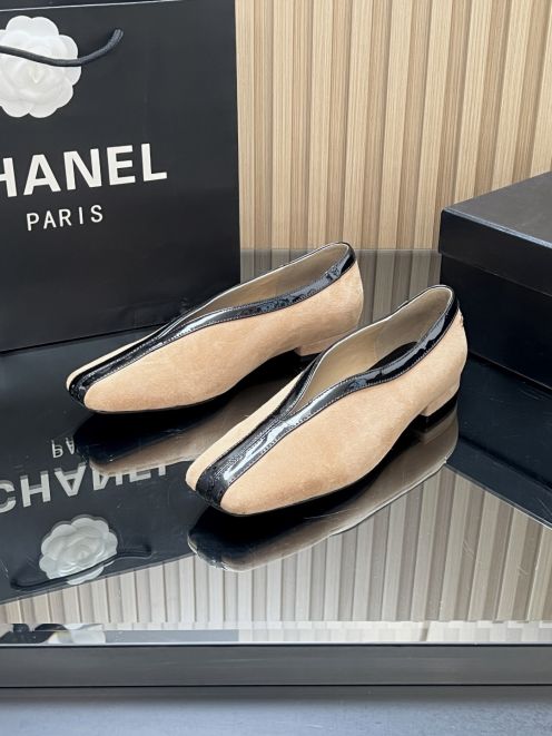 シャネル スーパーコピー フラットパンプス スエード調デザイン バイカラー仕様 定番