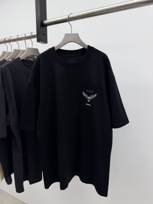 クロムハーツ 本物級コピー ポケットグラフィックTシャツ ウィングスカル刺繍 半袖モデル 高評価
