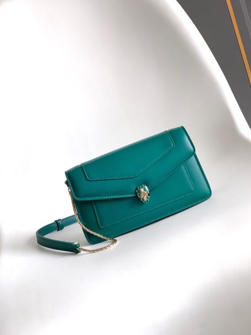 ブルガリ ハイブランド セルペンティ チェーンショルダーバッグ グリーンレザー洗練デザイン 高評価