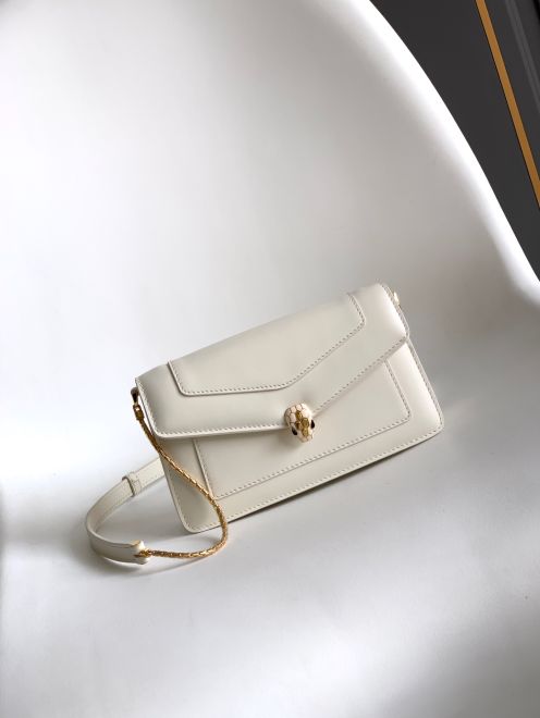 ブルガリ 格安 セルペンティ チェーンショルダーバッグ ホワイトレザー上品デザイン 口コミ多数