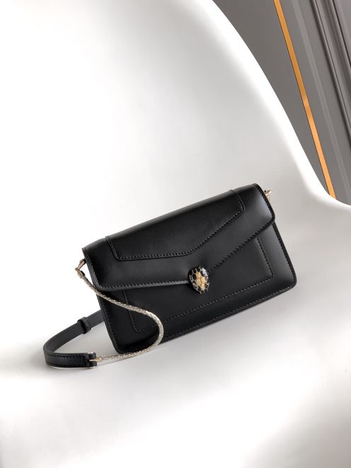 ブルガリ ブランド コピー セルペンティ チェーンショルダーバッグ ブラックレザー高級デザイン 新作