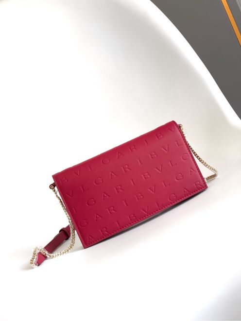 ブルガリ スーパーコピー ロゴエンボスチェーンウォレット ミニショルダーバッグ 高級感仕上げ