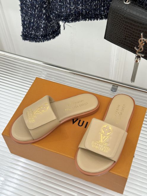 ルイヴィトン スーパーコピー フラットサンダル LVロゴエンボス シンプルデザイン 丁寧な縫製