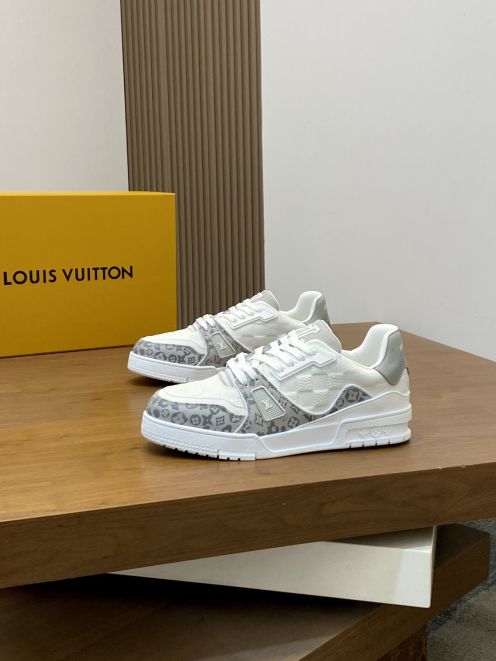 ルイヴィトン n級 スニーカー モノグラム切替ローカット 軽量クッション設計 上質感 満足度高い