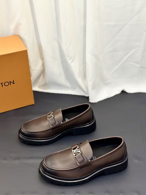 ルイヴィトン スーパーコピー 厚底ローファー LV金具デザイン 高級感仕上げ 精密ディテール