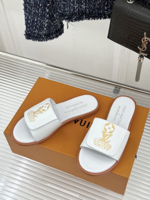 ルイヴィトン n級 フラットサンダル LVロゴエンボス ミニマルデザイン 上質感 満足度高い