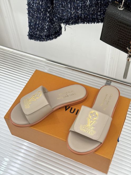 ルイヴィトン スーパーコピー フラットスライドサンダル LVロゴデザイン 高級感仕上げ