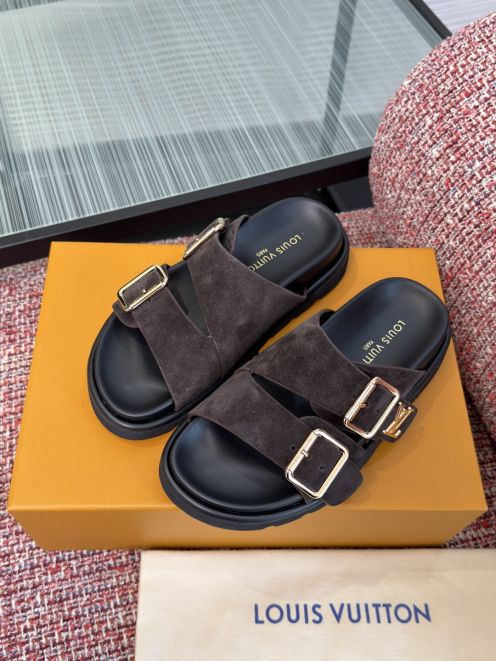 ルイヴィトン 本物級コピー ダブルベルトサンダル スエード調デザイン 上質感