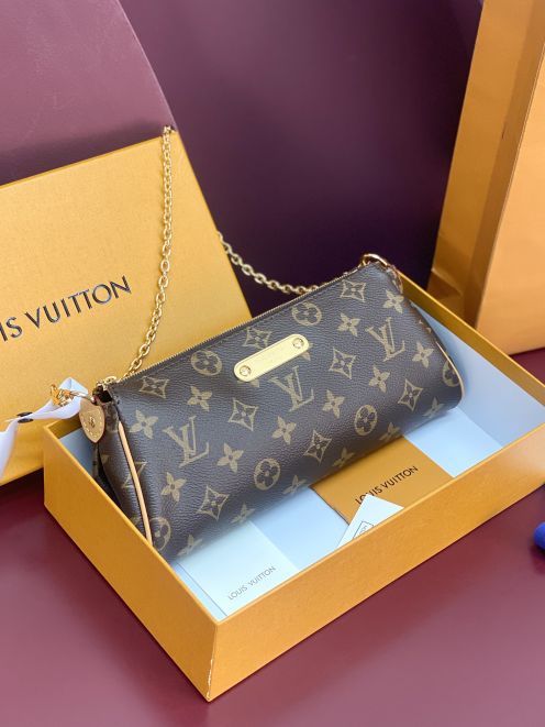 ルイヴィトン スーパーコピー モノグラム チェーンポーチ コンパクト設計 上質感