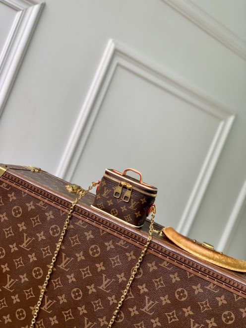 ルイヴィトン スーパーコピー ミニバニティバッグ モノグラムデザイン チェーン仕様 満足度高い