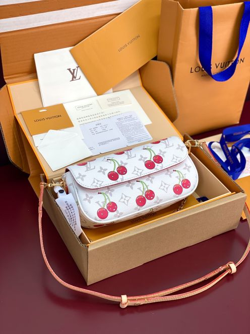 ルイヴィトン スーパーコピー チェリープリント ミニショルダーバッグ キャンバス素材 高級感仕上げ