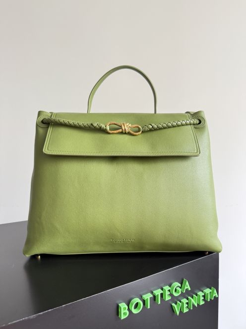 ボッテガヴェネタ 本物級コピー レザーハンドバッグ 編み込みディテール ゴールド金具 精密ディテール