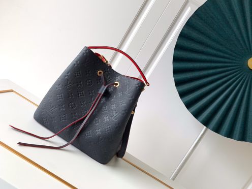 ルイヴィトン ブランド コピー バケットショルダーバッグ エンボスモノグラム レザー配色 精密ディテール