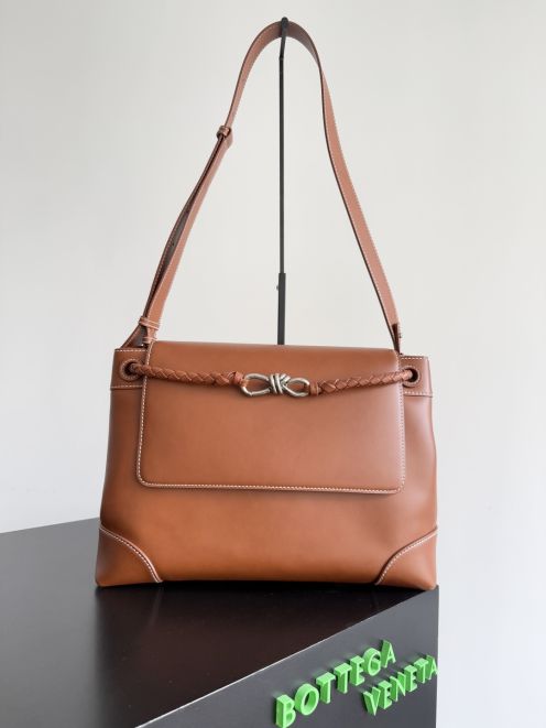 ボッテガヴェネタ 本物級コピー ショルダーバッグ 編み込みディテール レザーデザイン 丁寧な縫製