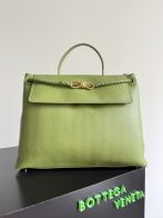 ボッテガヴェネタ 本物級コピー レザーハンドバッグ 編み込みディテール ゴールド金具 精密ディテール