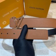 ルイヴィトン ハイブランド レザーベルト LVバックル 精密ディテール