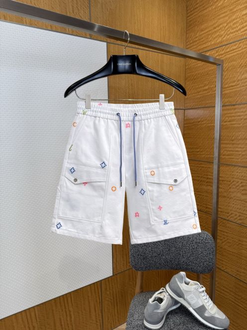 ルイヴィトン ブランド コピー カーゴハーフパンツ カラーモノグラム 夏服仕様 細部まで忠実