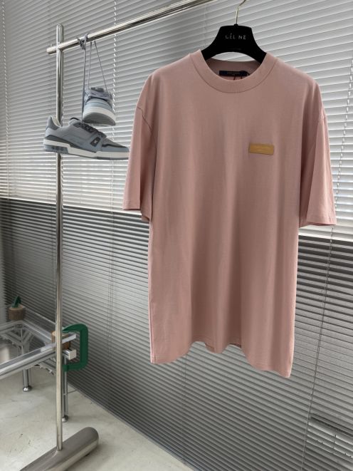 ルイヴィトン 本物級コピー ワンポイント半袖Tシャツ 肌触り良好 シンプル設計 発送保証