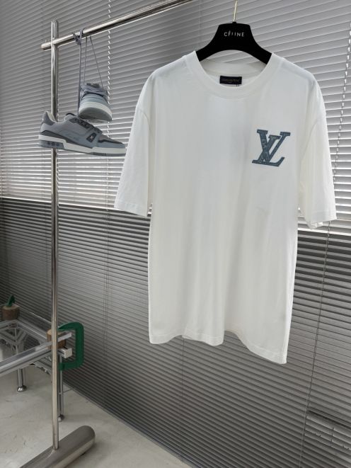 ルイヴィトン スーパーコピー LVロゴ刺繍半袖Tシャツ シンプルデザイン 定番