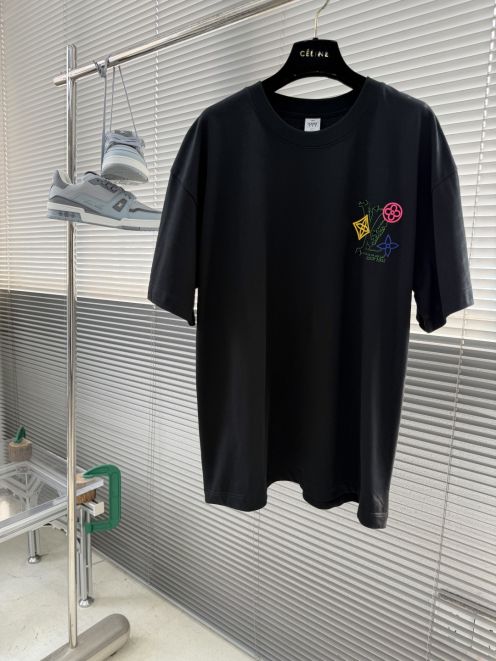 ルイヴィトン ブランド コピー グラフィックロゴ半袖Tシャツ 通気 高評価