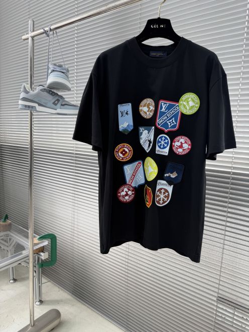 ルイヴィトン 本物級コピー ワッペンデザイン半袖Tシャツ 通気 発送保証
