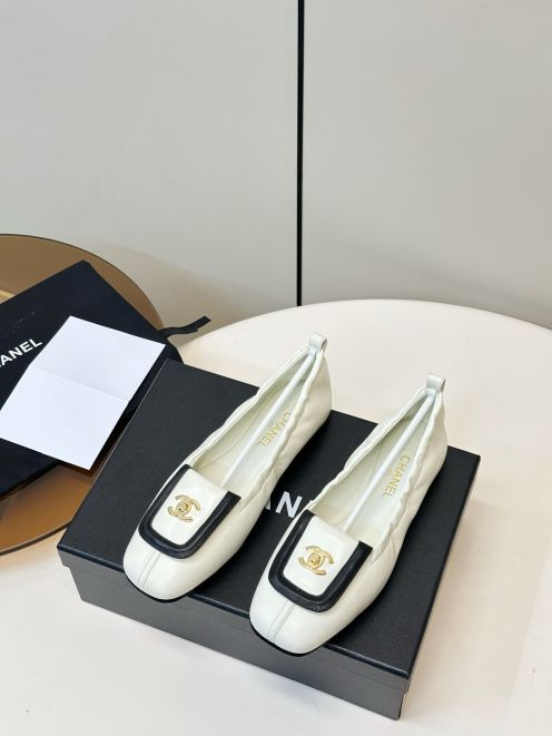 シャネル ブランド コピー バレエフラットシューズ バイカラーデザイン 上質感仕上げ 高品質