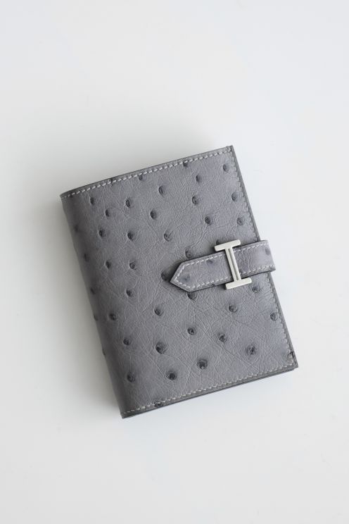 エルメス 格安 ベアンコンパクトウォレット グレーオーストリッチ風 シルバーH金具 上質感
