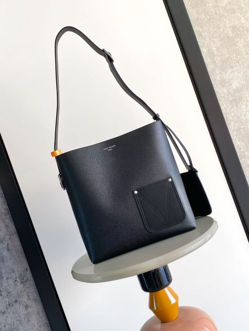 ルイヴィトン 本物級コピー レザーショルダーバッグ ミニマル仕様 丁寧な縫製