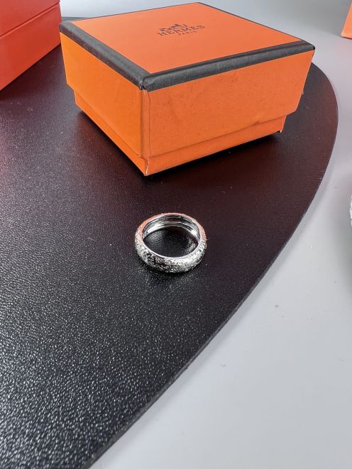 エルメス ブランド コピー エングレーブ指輪 シルバーリング仕様 数量限定入荷