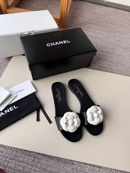 シャネル ブランド コピー カメリアフラワーサンダル ラムスキン仕様 高級感仕上げ