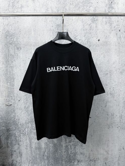 バレンシアガ n級 ロゴTシャツ 半袖カットソー ブラックカラー フロントロゴ 精密ディテール