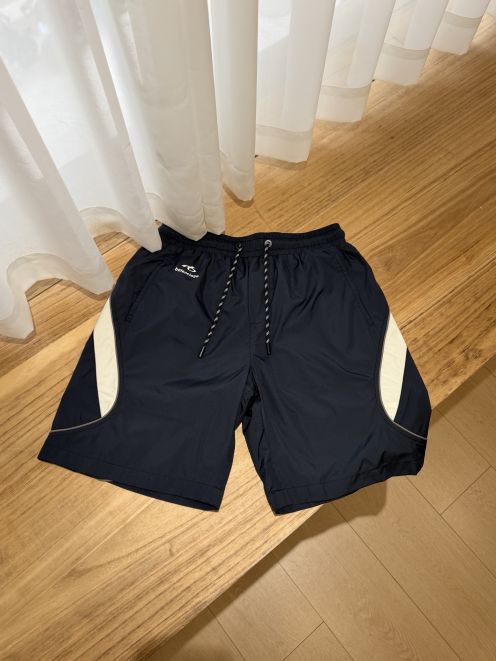 バレンシアガ ハイブランド ナイロンショートパンツ サイドパネルデザイン 満足度高い